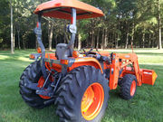 Трактор модели Kubota L4330